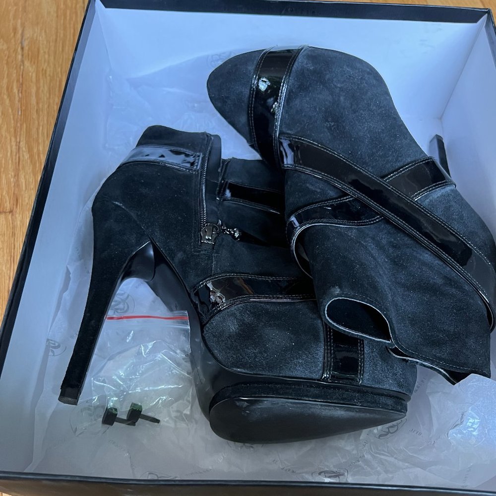 Rock & Republic Sabra Ankle Boot Size 38/8 - Picture 7 of 9